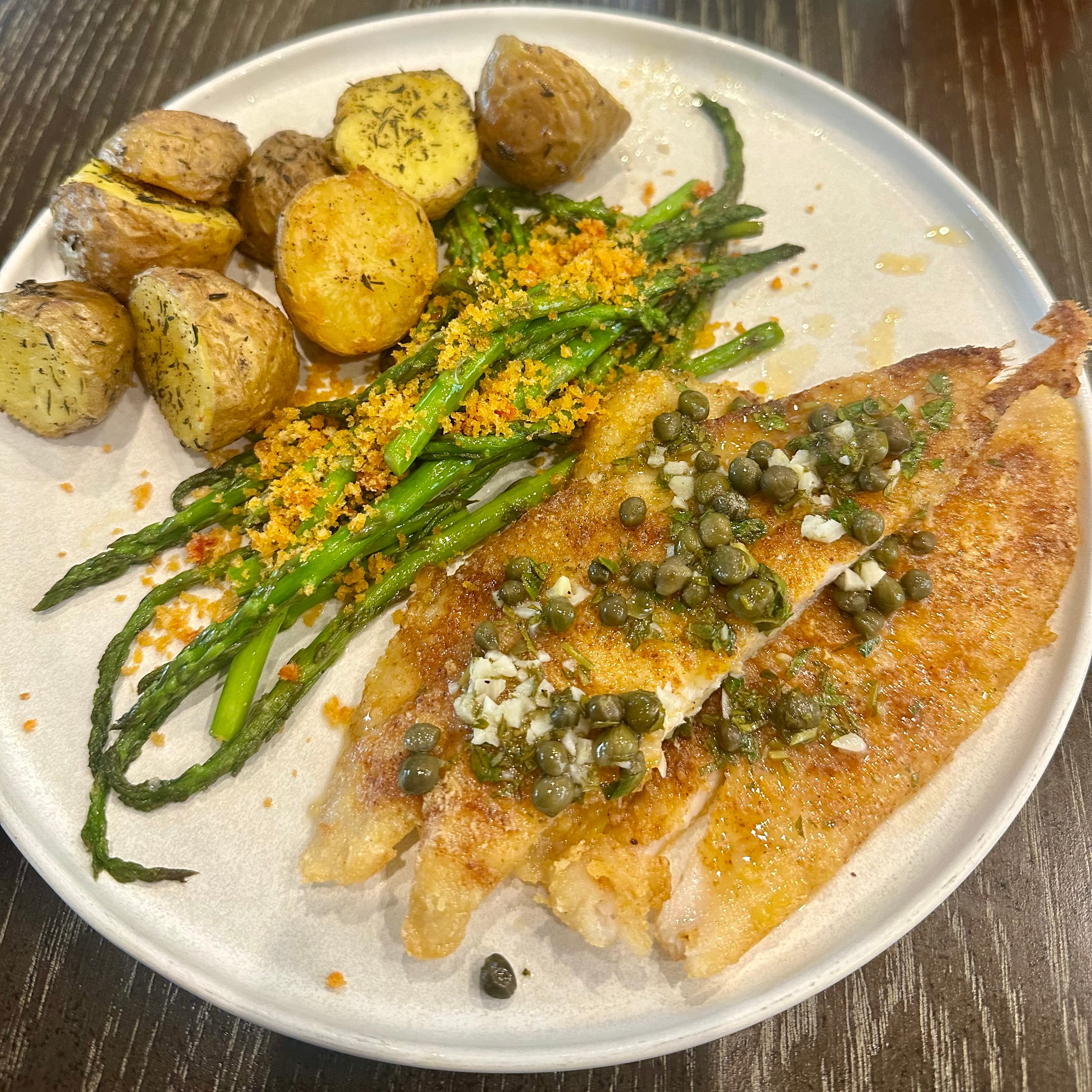 Pan-Seared Flounder with White Wine Butter Sauce
